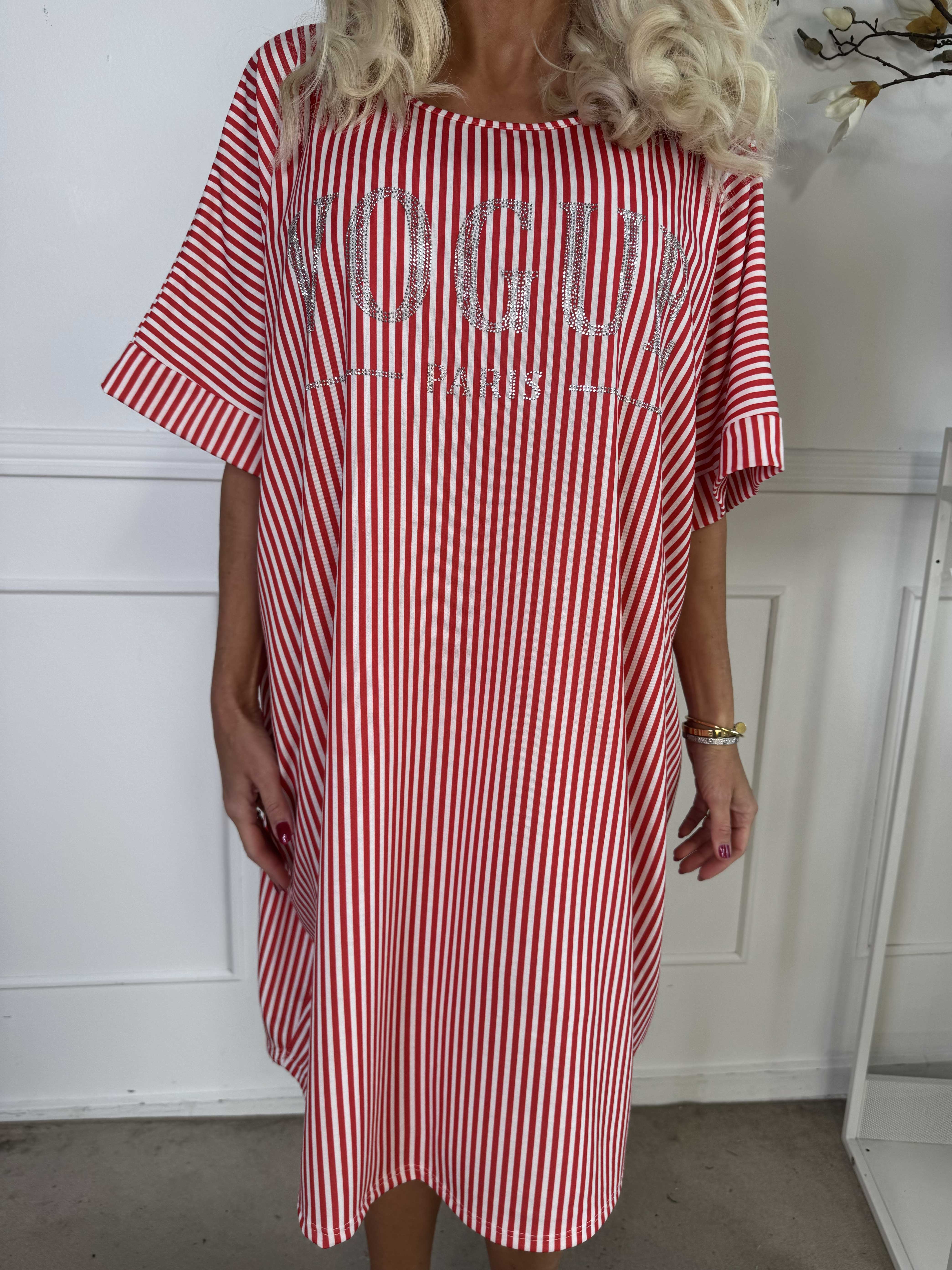 Mintu Stripe Dress - Mjuk randig klänning i bomull med similisten